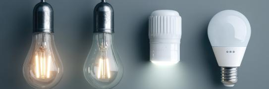 Glühbirnen aus verschiedenen Jahren chronologisch geordnet